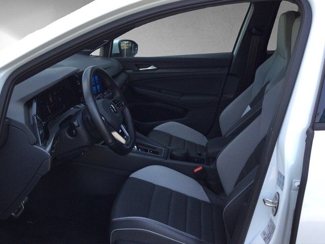 Fahrzeugabbildung Volkswagen Golf VIII GTD DSG Standhzg. Matrix Navi Leder AI