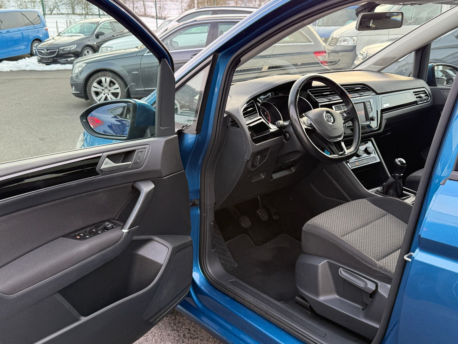 Fahrzeugabbildung Volkswagen Touran Comfortline ALLSTAR TSI ACC AHK Pano SHZ
