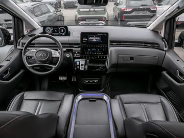 Hyundai Staria 2.2 Signature 4WD Leder Autobahnassistent