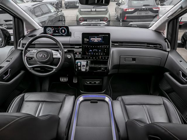 Hyundai Staria 2.2 Signature 4WD Leder Autobahnassistent