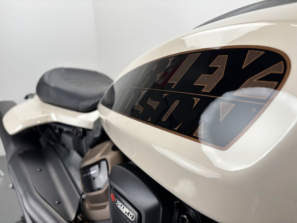 Fahrzeugabbildung Harley-Davidson SPORTSTER S RH1250S *KESSTECH *NEUWERTIG