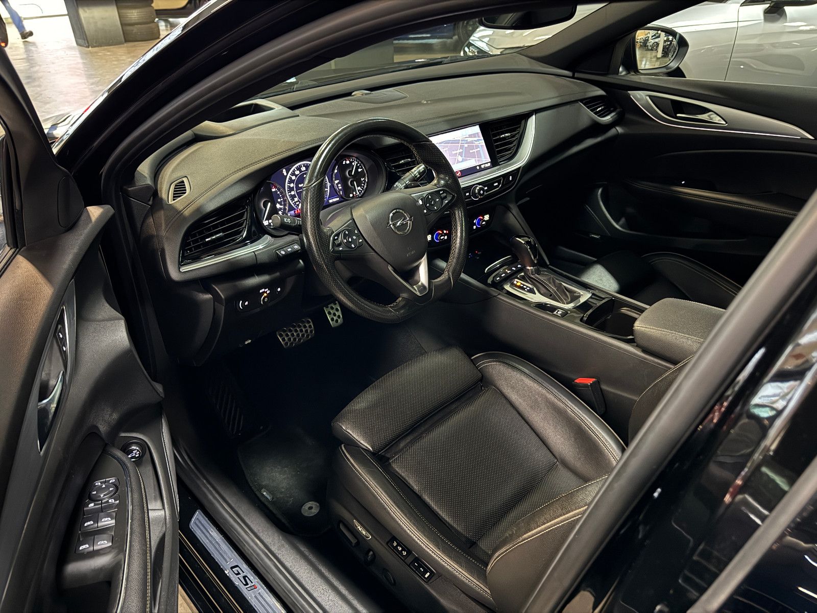 Fahrzeugabbildung Opel Insignia B Sports Tourer GSi 4X4 OPC PERFORMANCE