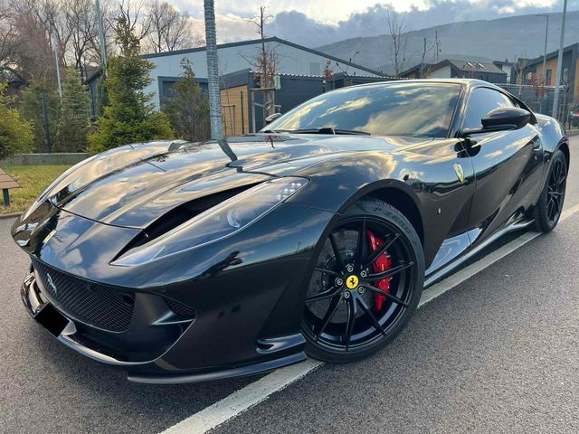 Ferrari 812 Superfast Lift Carbon Display Garantie