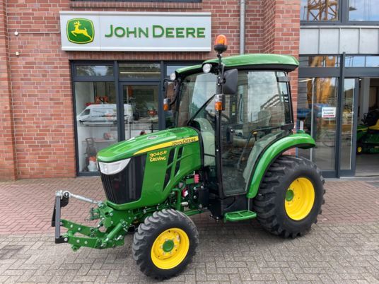 John Deere 3046R