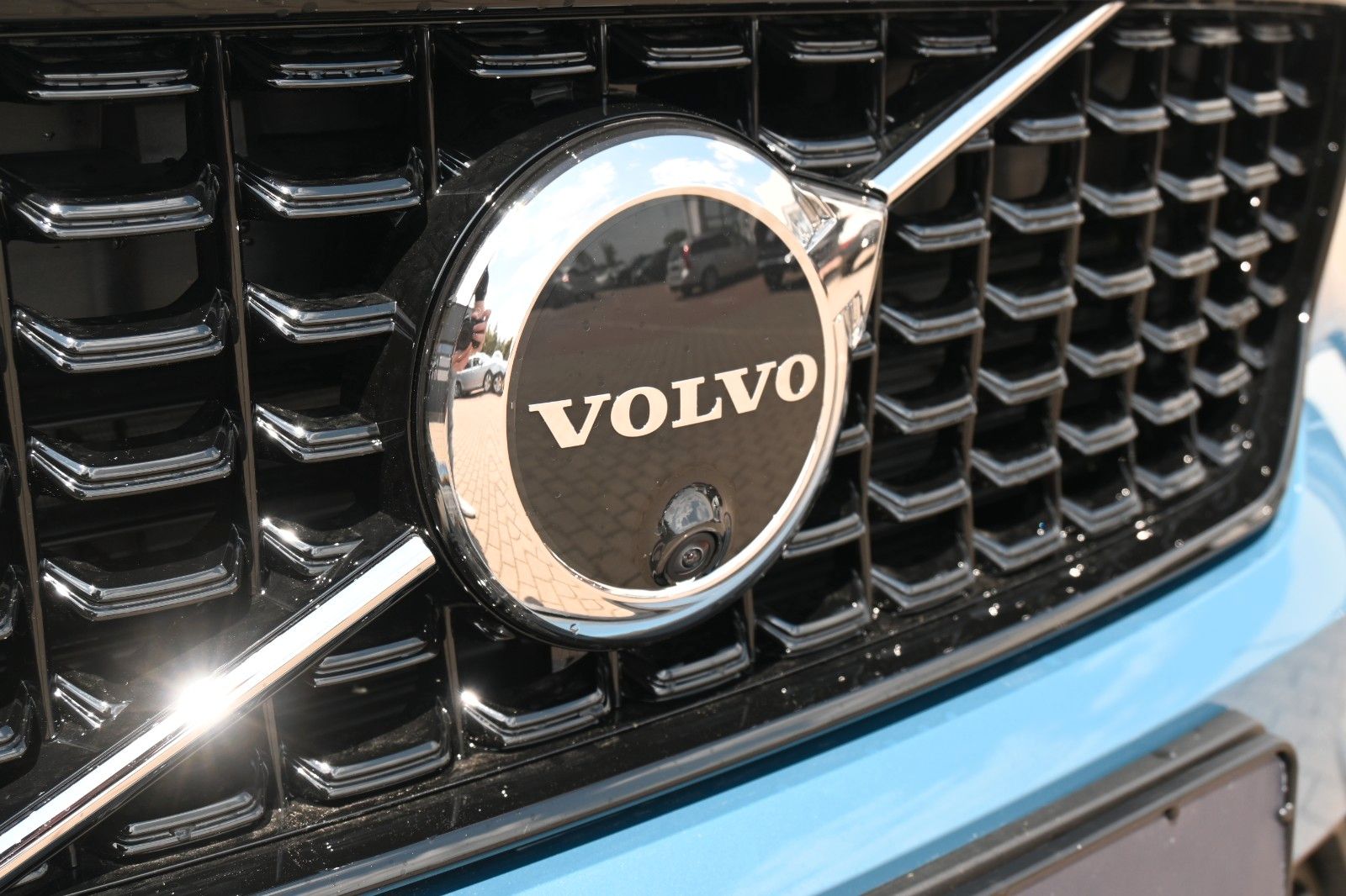 Fahrzeugabbildung Volvo XC40 B4 AWD DKG Ultimate Dark*STDHZG*360°*ACC