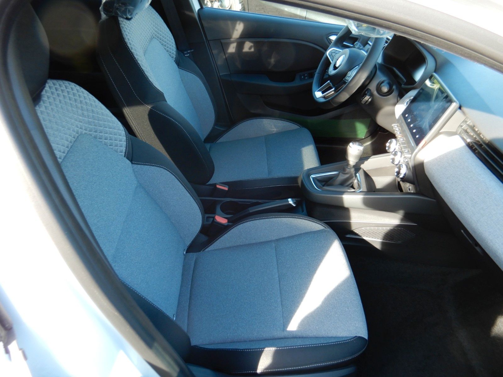 Fahrzeugabbildung Mitsubishi Colt MY25 1.0  Turbo Benziner Plus LED Sitzhzg