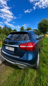 Mercedes-Benz GLA 220 d 4MATIC DCT - - blaue Mercedes-Benz GLA-Klasse
