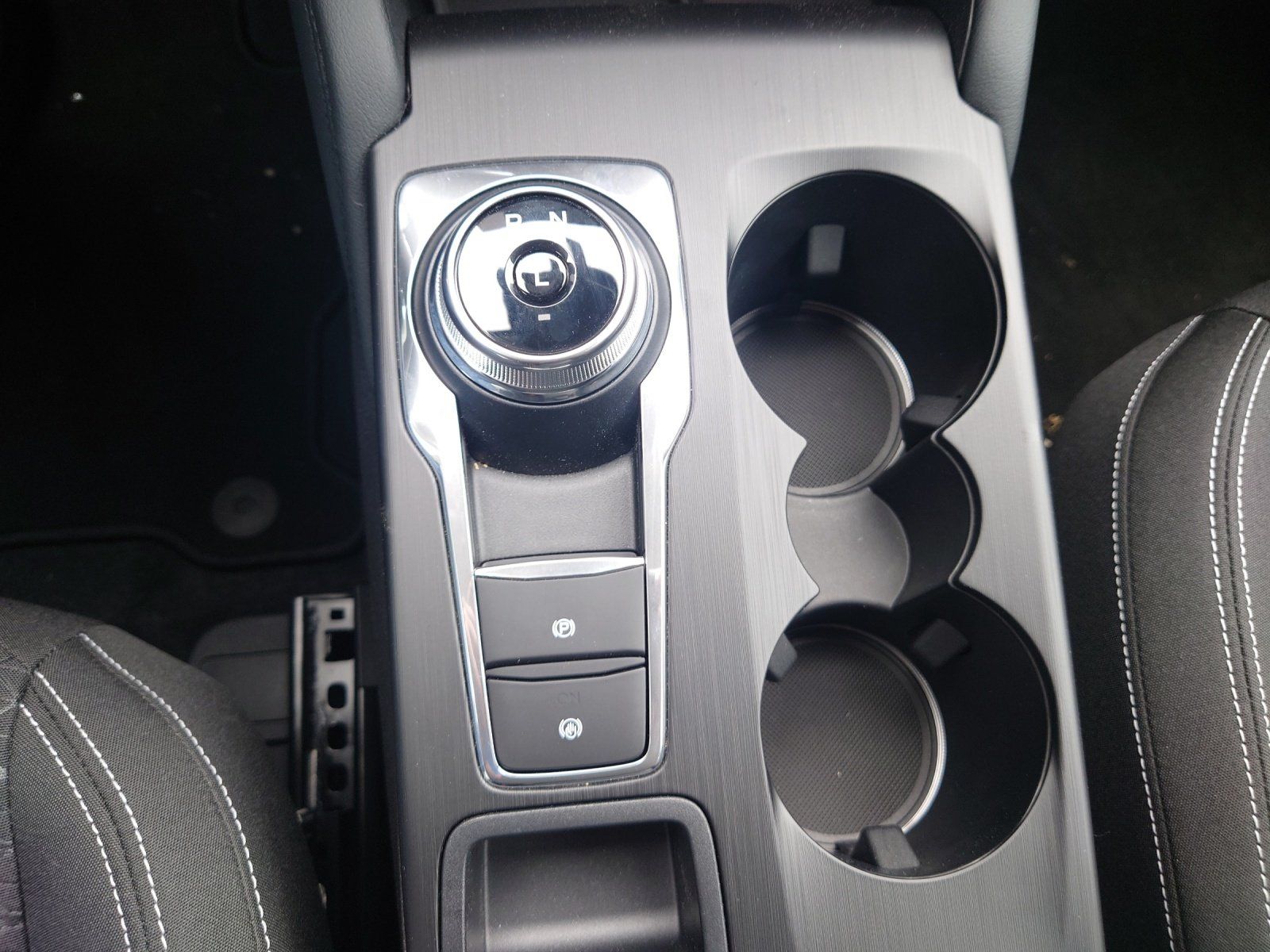 Fahrzeugabbildung Ford Kuga Titanium FHEV