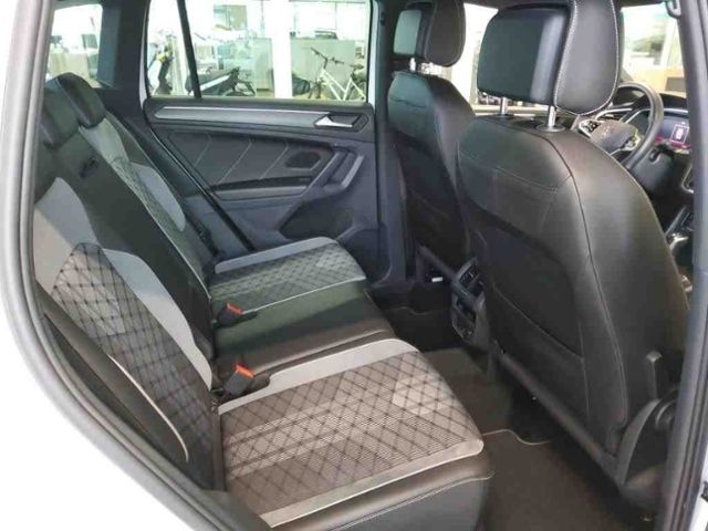 Tiguan 2.0 TDI DSG R-LINE ALLRAD IQ.LIGHT+AHK+eH