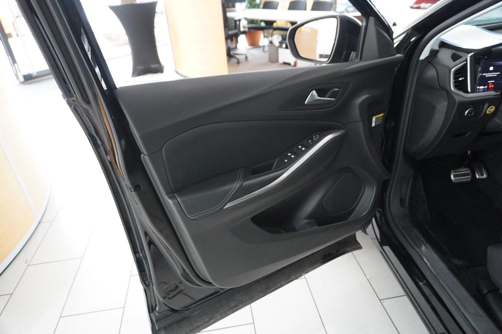 Fahrzeugabbildung Opel Grandland (X) 1.6T GSe HYBRID 4X4 NAVI/LED/SPORT