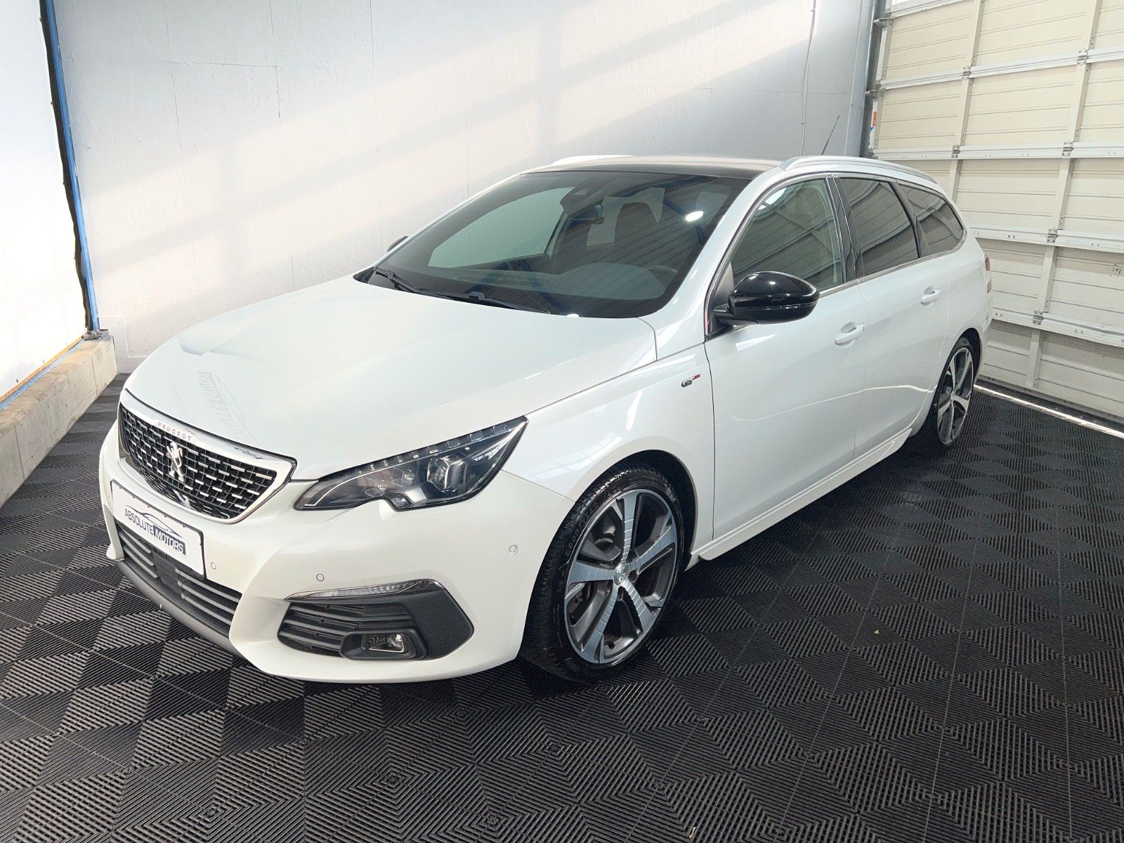 Gebrauchtwagen Peugeot 308 308 SW GT 1,6 PureTech Autom *Pano *LED-SW in Nürnberg