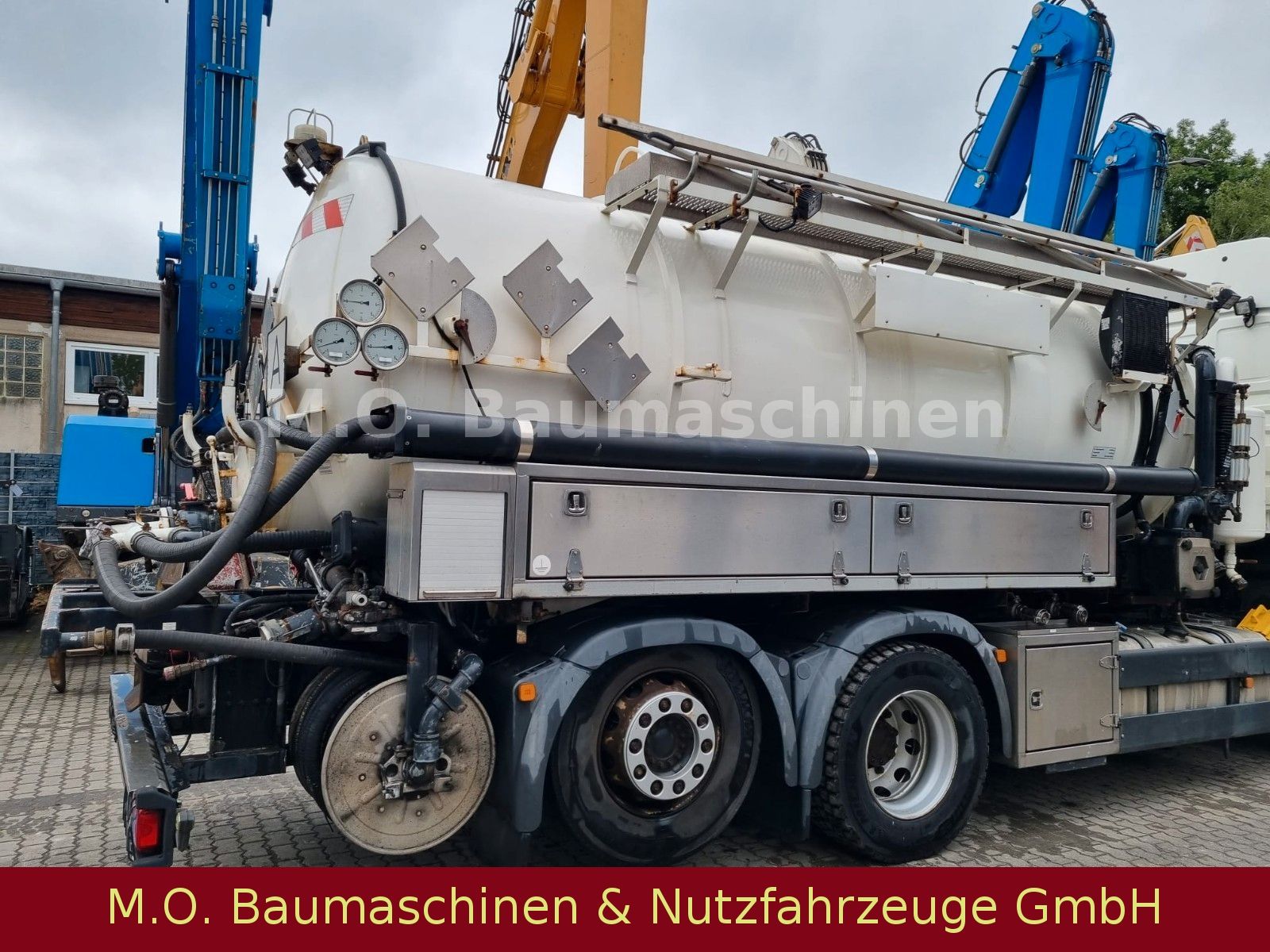 Fahrzeugabbildung MAN TGX 26.440 / Kroll 35609 / L+L Achse / Euro5/ADR