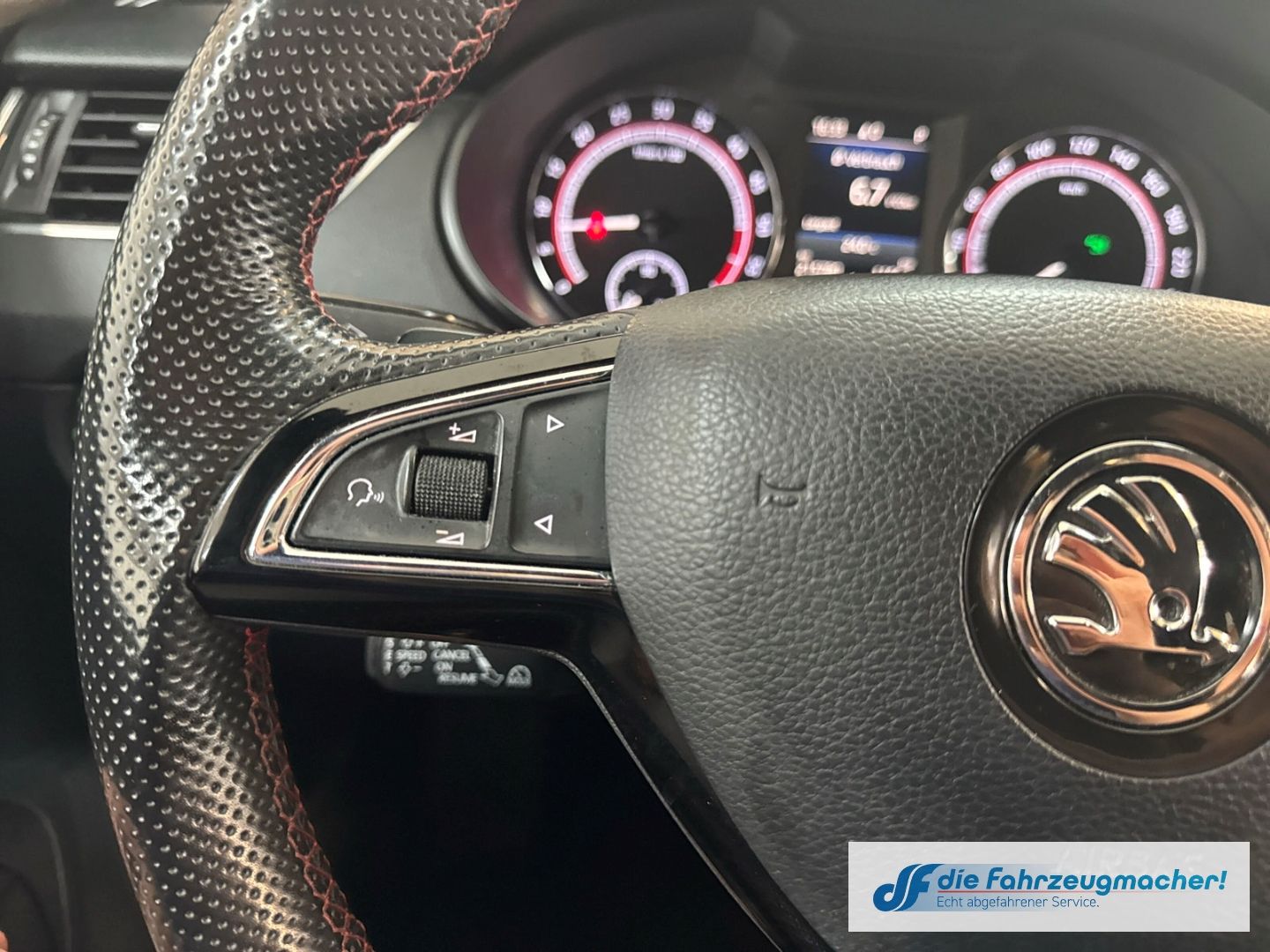 Fahrzeugabbildung SKODA Octavia Combi RS 4x4 Sportpaket AHK Navi LED *EX