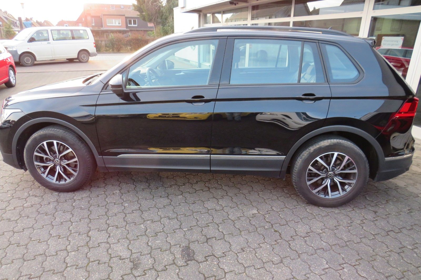 Fahrzeugabbildung Volkswagen Tiguan Life TDI DSG AHK NAVI KAMERA LED ACC GJ