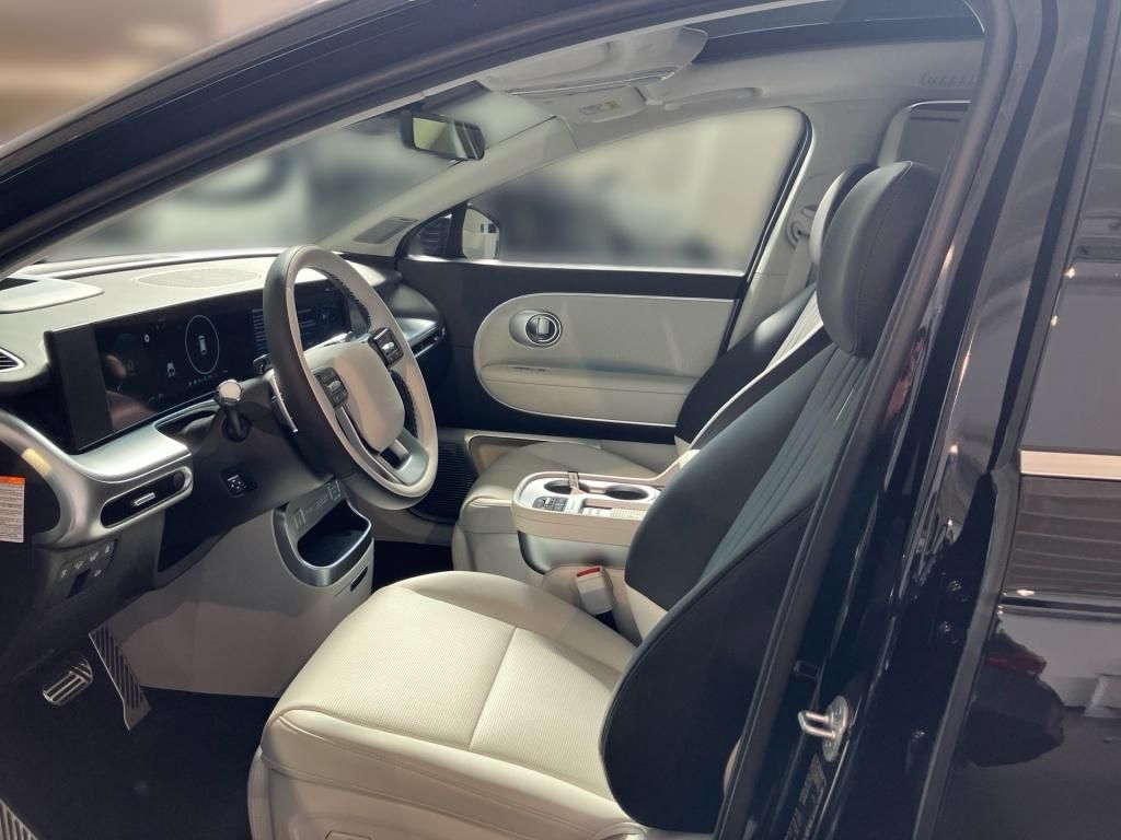 Fahrzeugabbildung Hyundai IONIQ 9 (6-Sitzer) 4WD 110kWh Uniq Pano HUD PDC