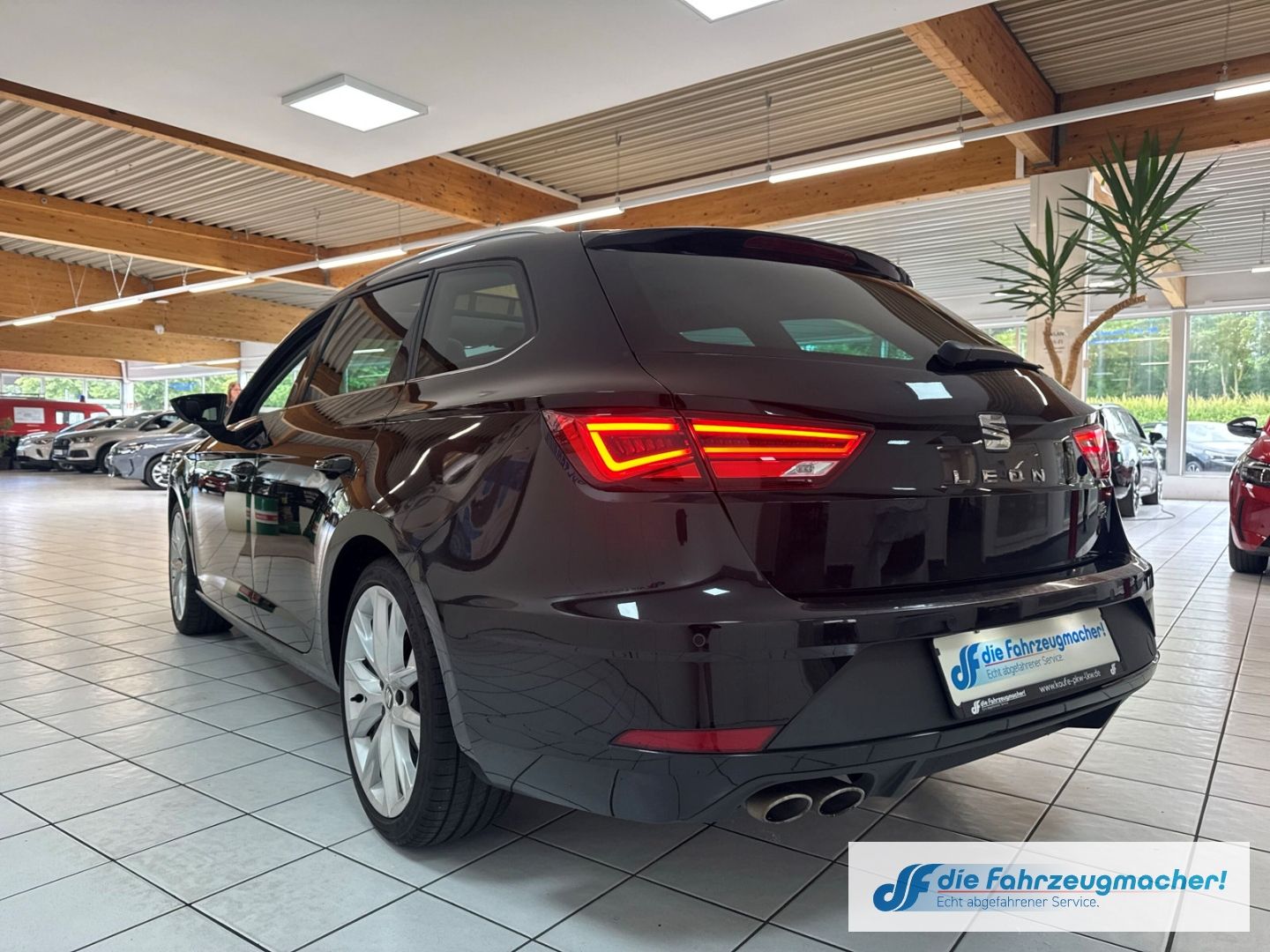Fahrzeugabbildung SEAT Leon ST FR Panorama Navi Leder LED Sperrdiff. AC