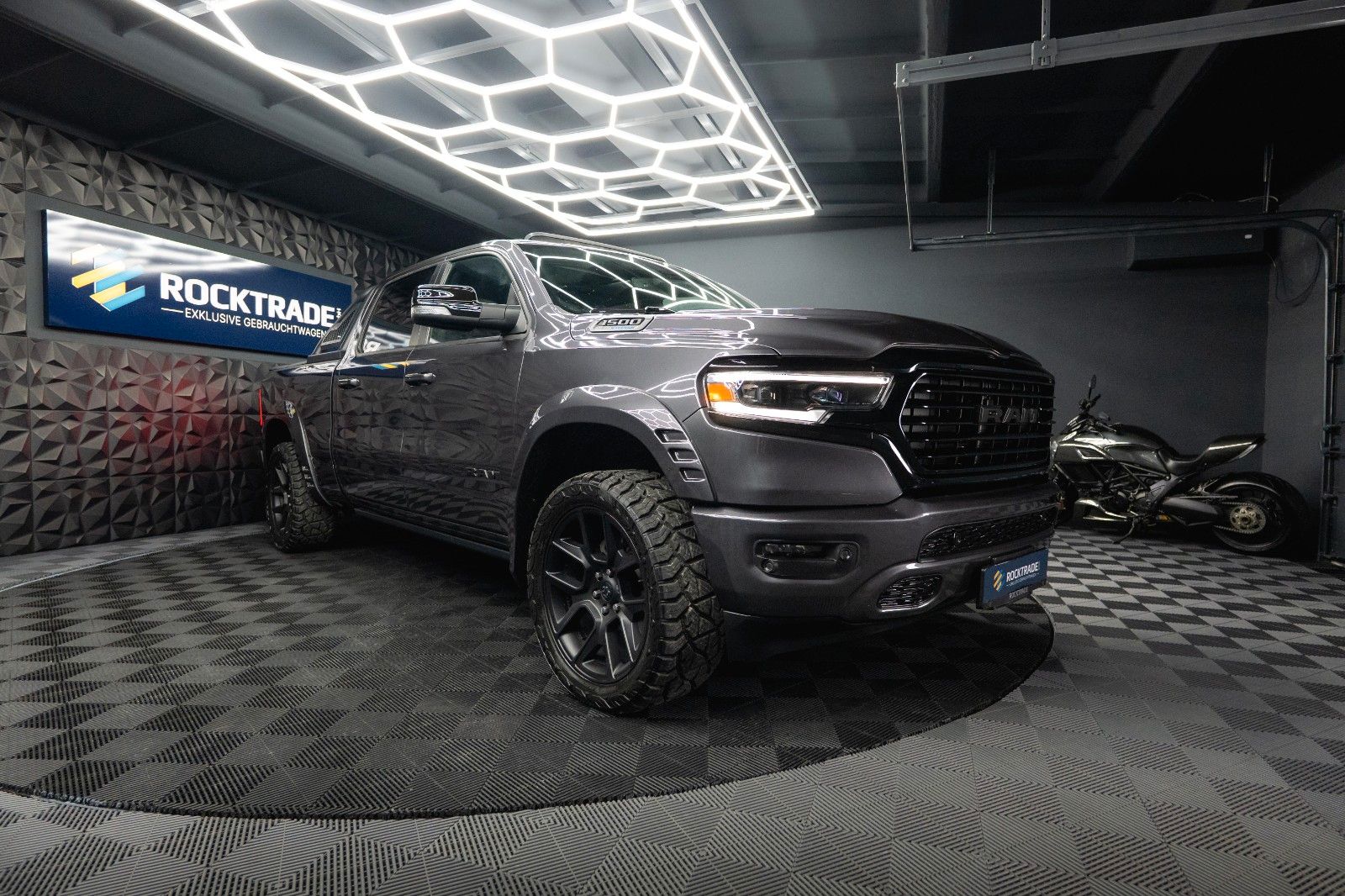 Fahrzeugabbildung Dodge RAM 5.7 V8 HEMI 4x4 Limited Longbed Airmatic 19%