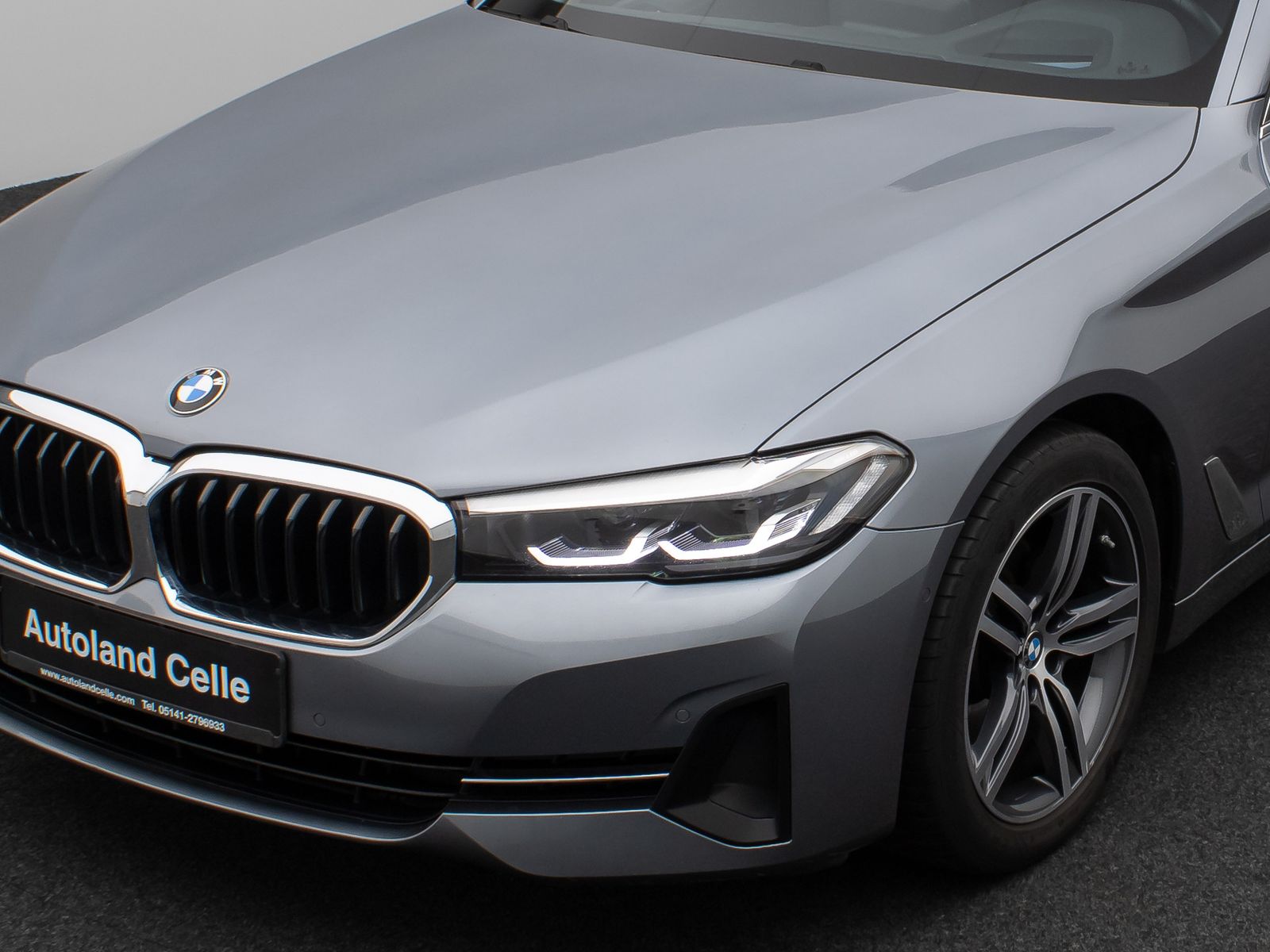 Fahrzeugabbildung BMW 520d Kamera HiFi HUD DAB WLAN Komfort Alarm AHK