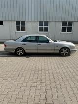 Mercedes-Benz Mercedes Benz E200 W210 - Mercedes-Benz E 200: W210