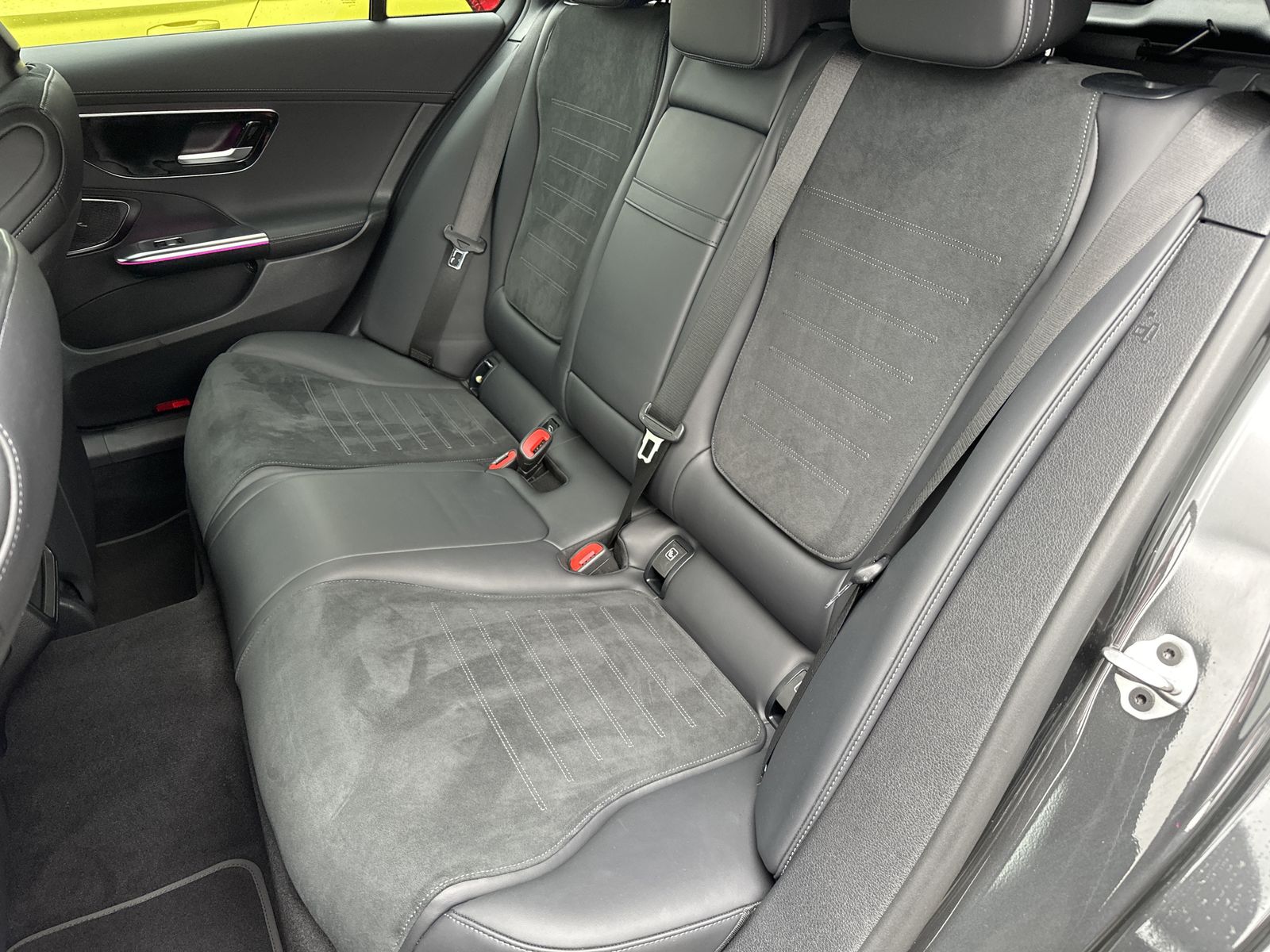 Fahrzeugabbildung Mercedes-Benz C 220d T AMG-Line NAV+LED+ACC+AHK+KAMERA+SOUND