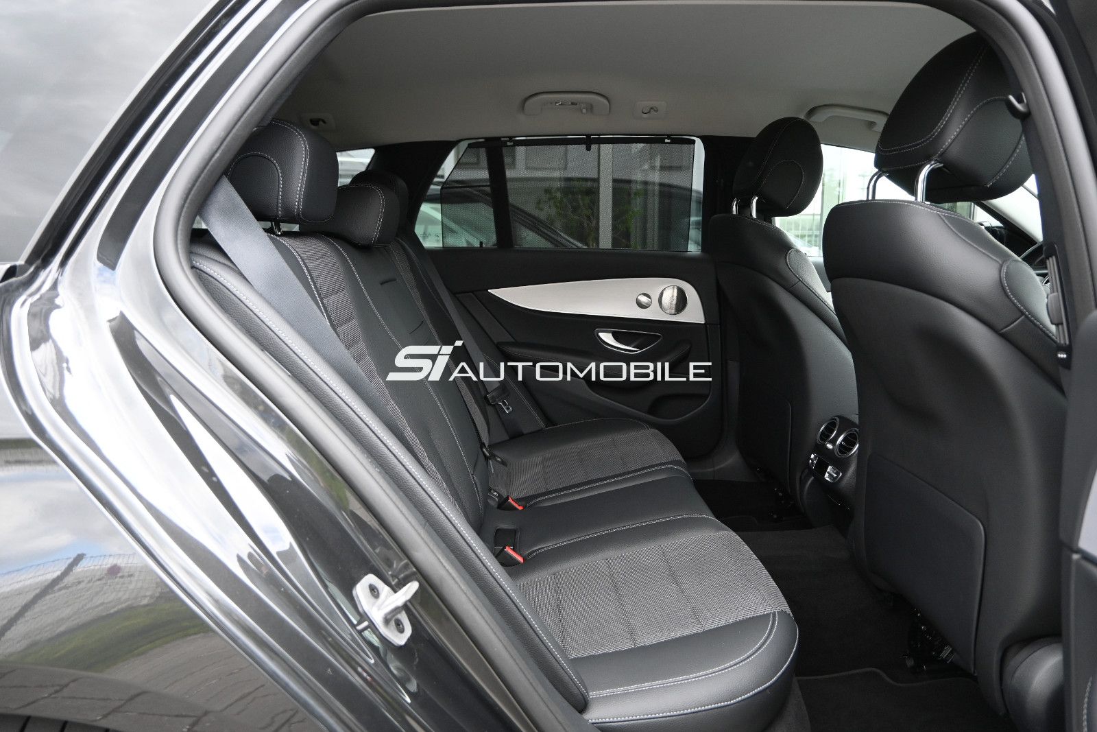 Fahrzeugabbildung Mercedes-Benz E 200 4Mat. T NIGHT °ACC°AHK°BURM°HUD°STANDHEIZ°