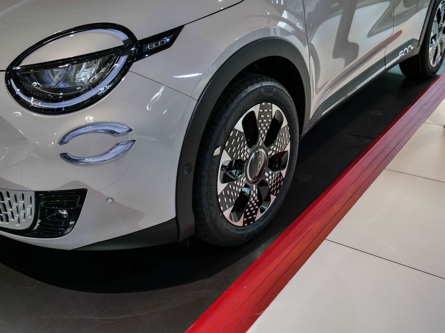 Fiat 600 La Prima Hybrid DCT Navi Massage Sitz LED imagem 3