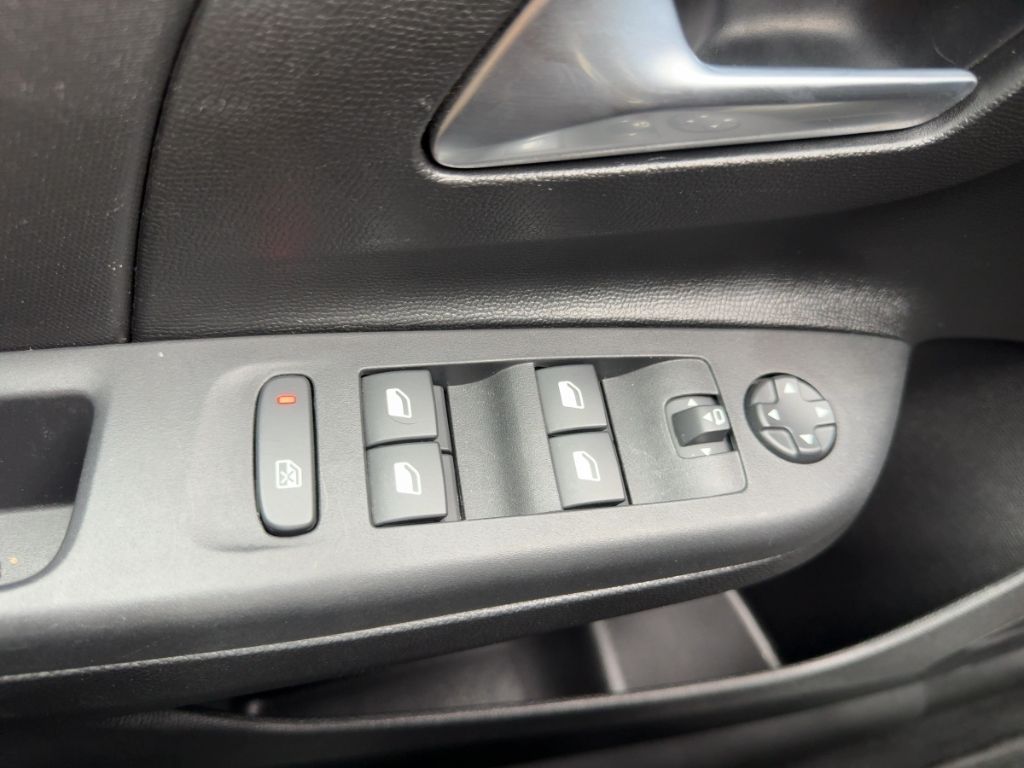 Fahrzeugabbildung Opel Corsa AUTOMATIK  RÜCKFAHRK.  SITZHEIZUNG  ALLWET