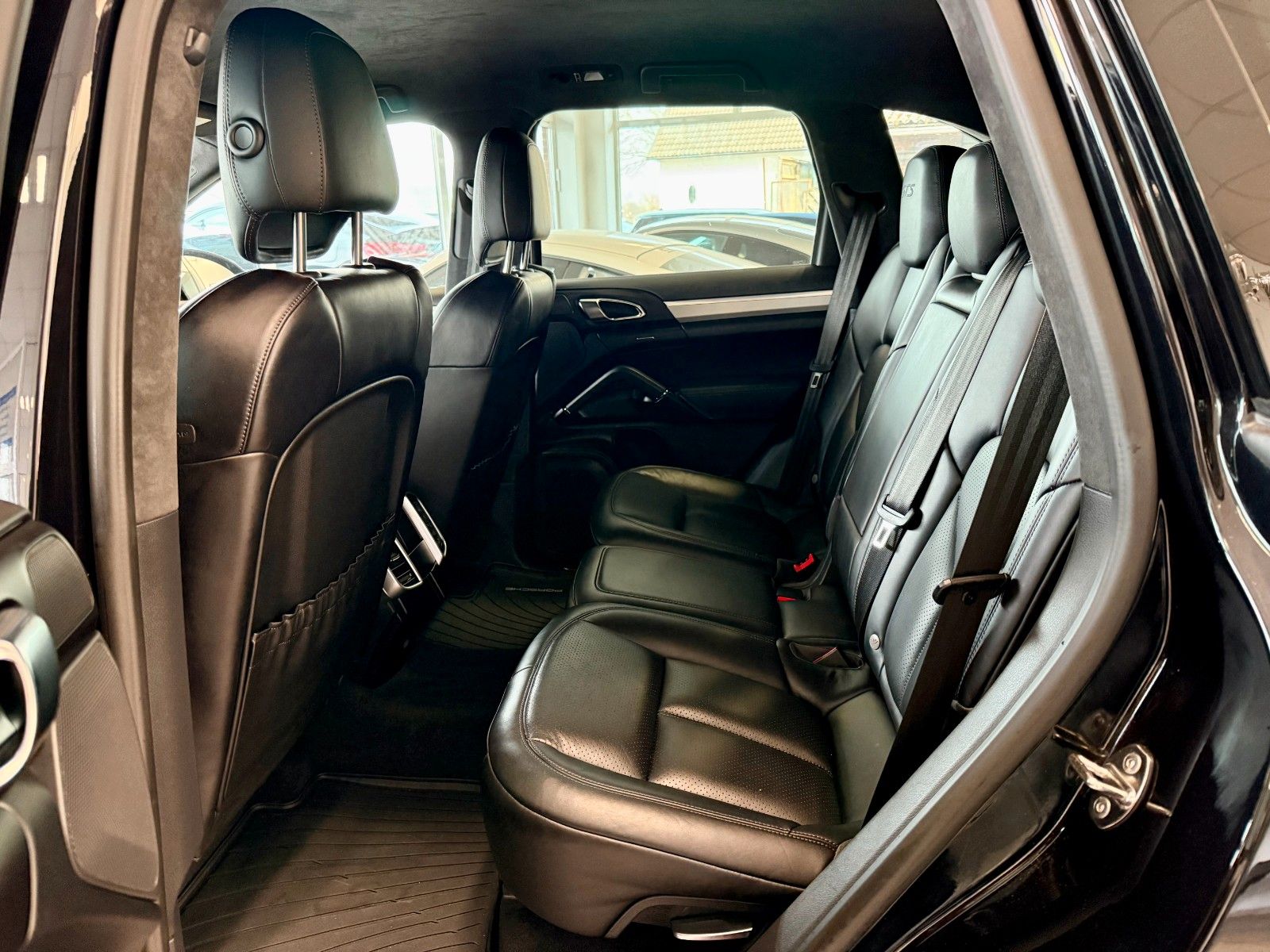 Fahrzeugabbildung Porsche Cayenne GTS Luftfederung/SportChrono/LED/Kamera