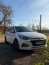 Hyundai i20 SCHECKHEFT*TÜV NEU*8 REIFEN*PDC*SITZHEIZUNG - Hyundai i20: Standheizung