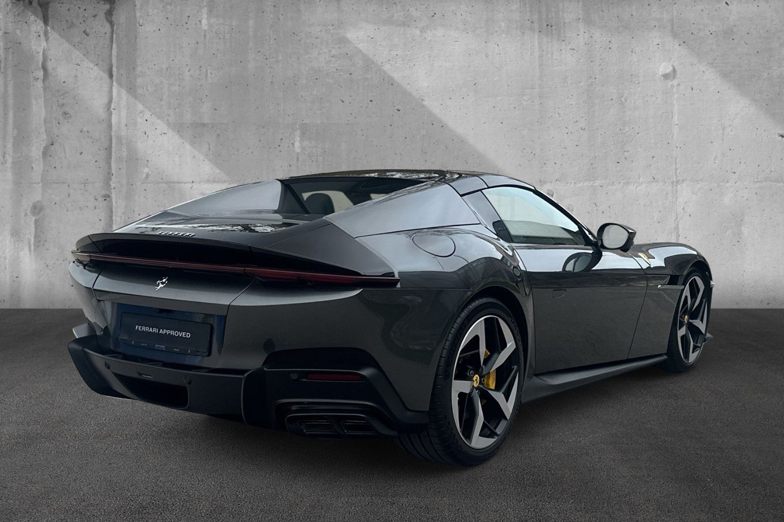 Fahrzeugabbildung Ferrari 12Cilindri Spider*Daytona*Carbon*LED*Lift*2026*