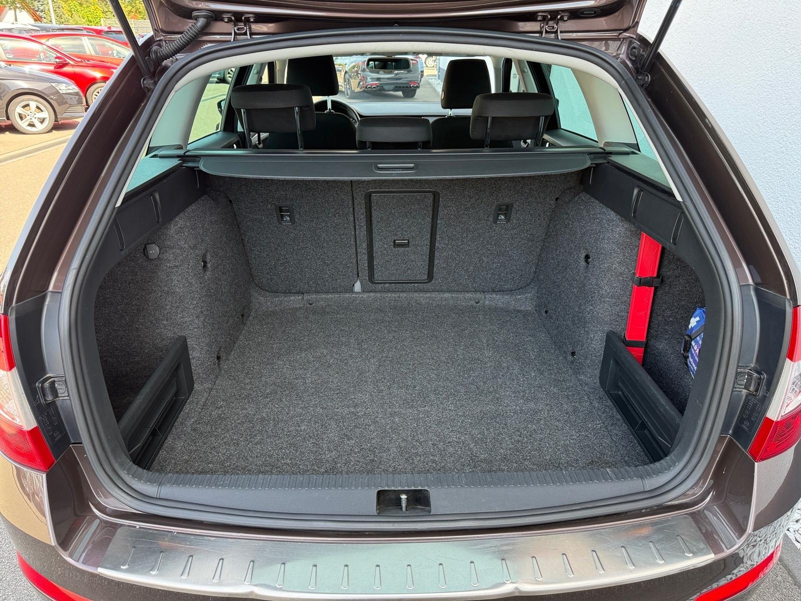 SKODA OCTAVIA COMBI 1.4 TSI 150ch BVA Sièges chauffants Radar de recul