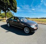 Mercedes-Benz S 450 - - Mercedes-Benz S 450 mit Benzin-Antrieb