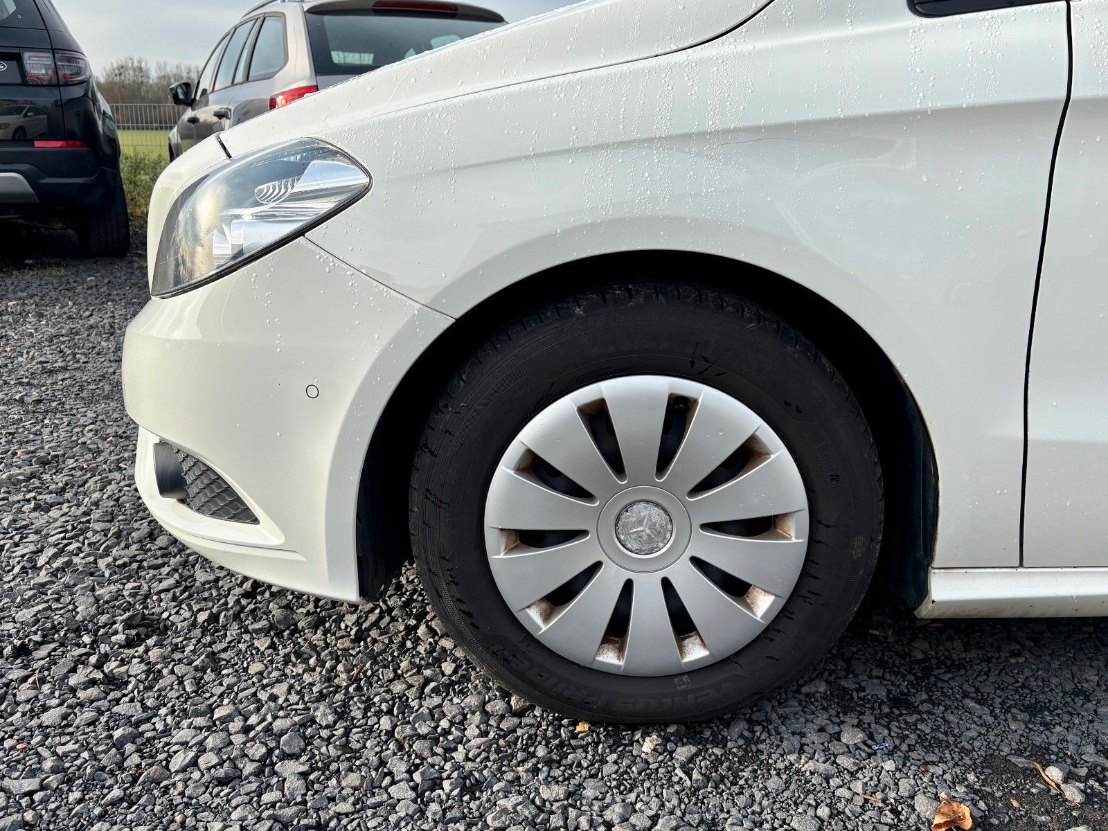 Fahrzeugabbildung Mercedes-Benz B 180 BE Klima PDC 1.HAND SPORTLENKRAD Sitzhzg