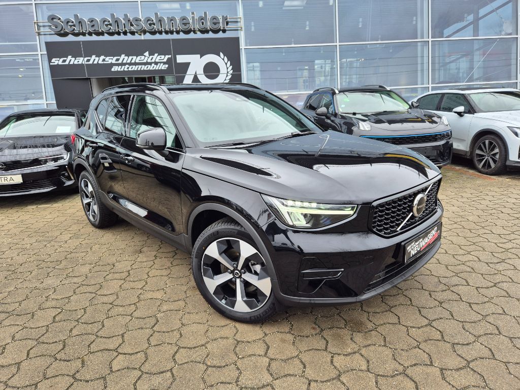 Fahrzeugabbildung Volvo XC40 B3 B DKG Plus Dark+HarmanKardon+Allwetter