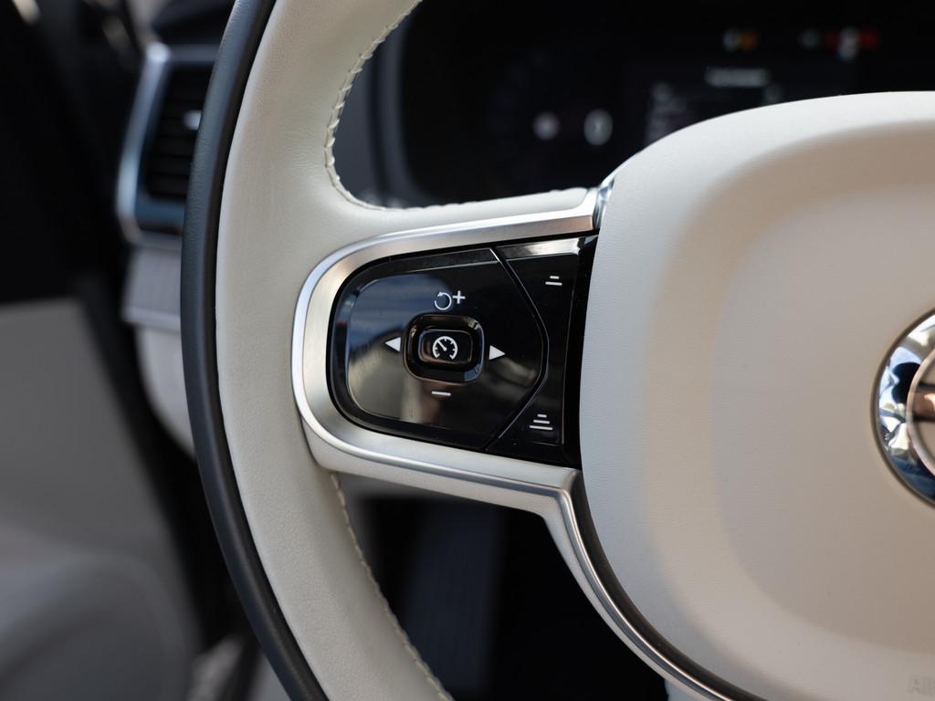 Volvo XC90 Recharge T8 AWD AHK ACC FACEL. STANDHZ LED