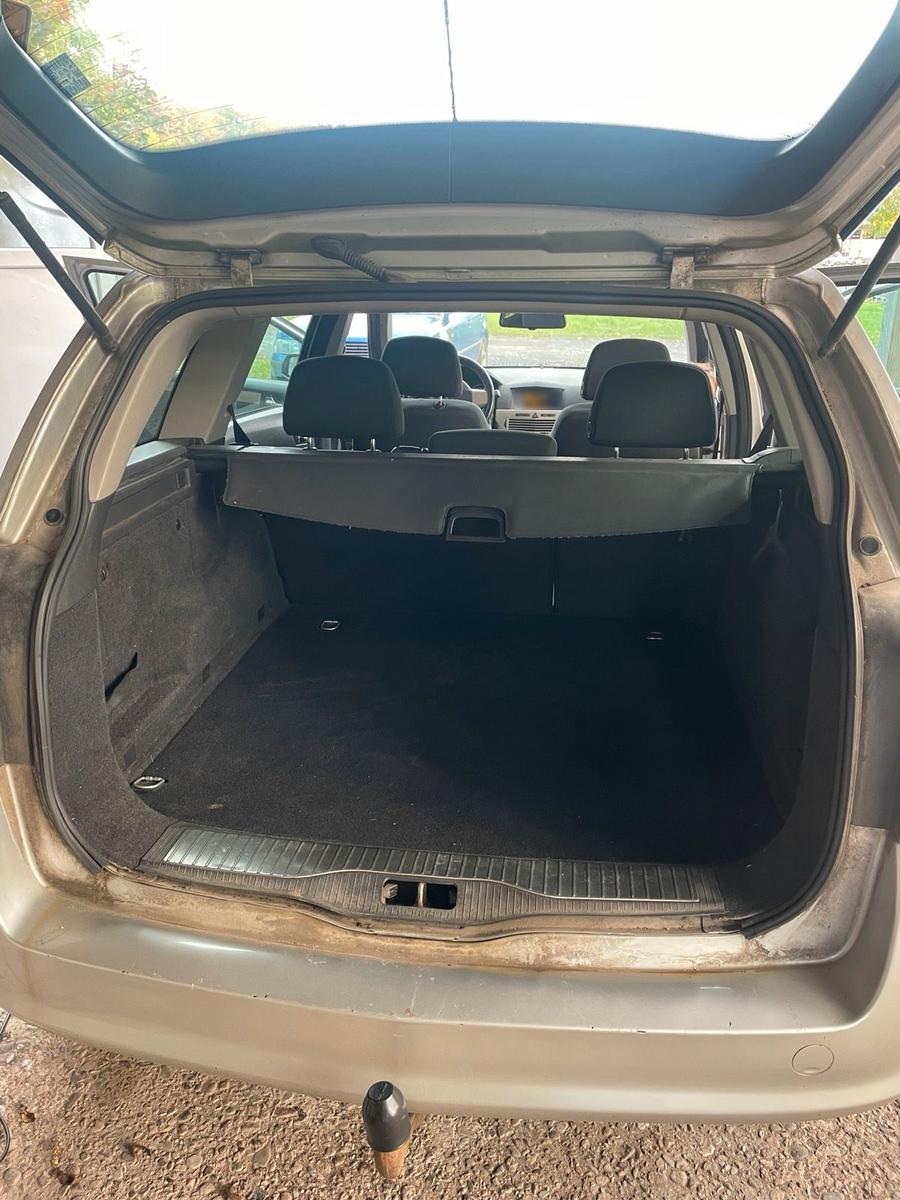 Opel Astra 2007 — interior