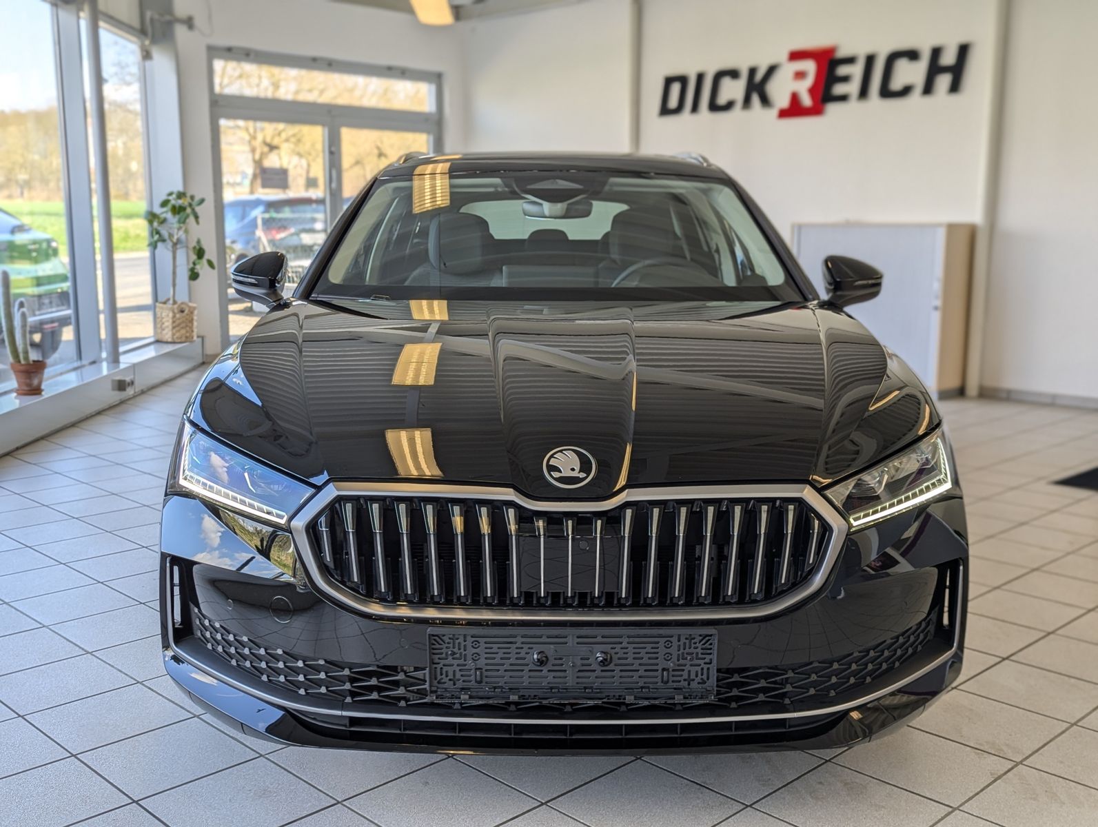 Fahrzeugabbildung SKODA Superb 2.0 TDI 4x4 Selection Matrix AHK 5J Garan