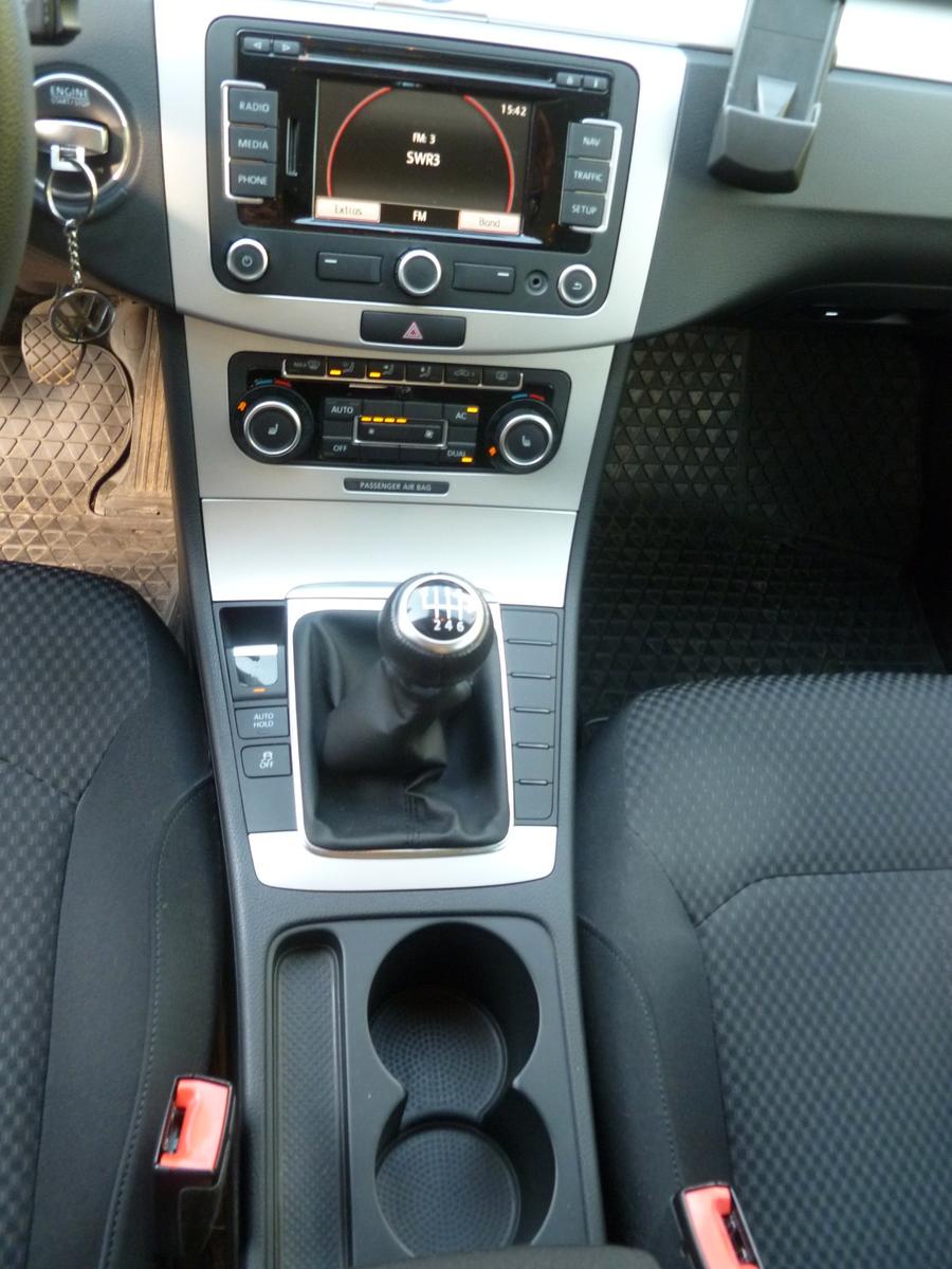 Volkswagen Passat 2011 — engine 1.390 cm³, 122 HP (90kW)