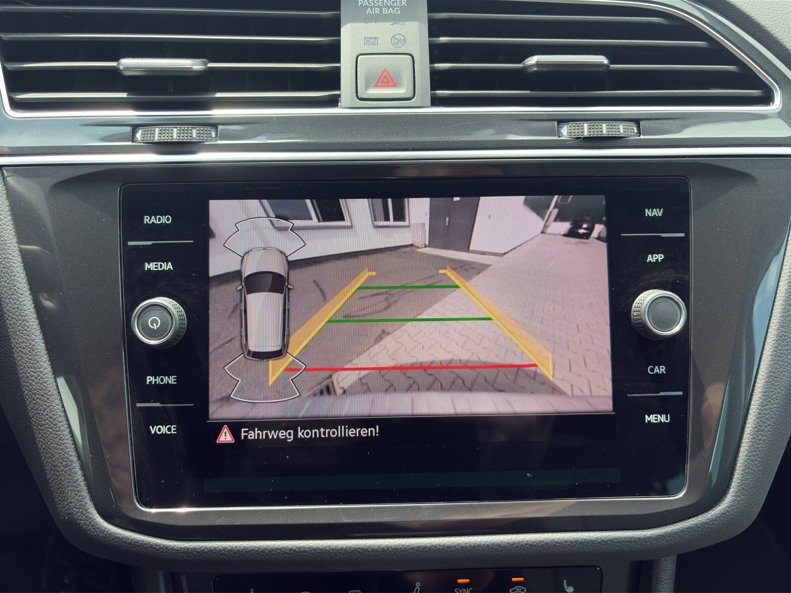 Fahrzeugabbildung Volkswagen Tiguan 1.5 TSI DSG/ACC/AHK/LED/NAVI/KAMERA/SHZ/