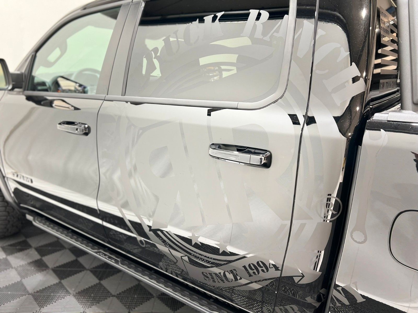 Fahrzeugabbildung Dodge RAM 1500 Rebel Night Premium 3.0L MY25 RTR Umbau