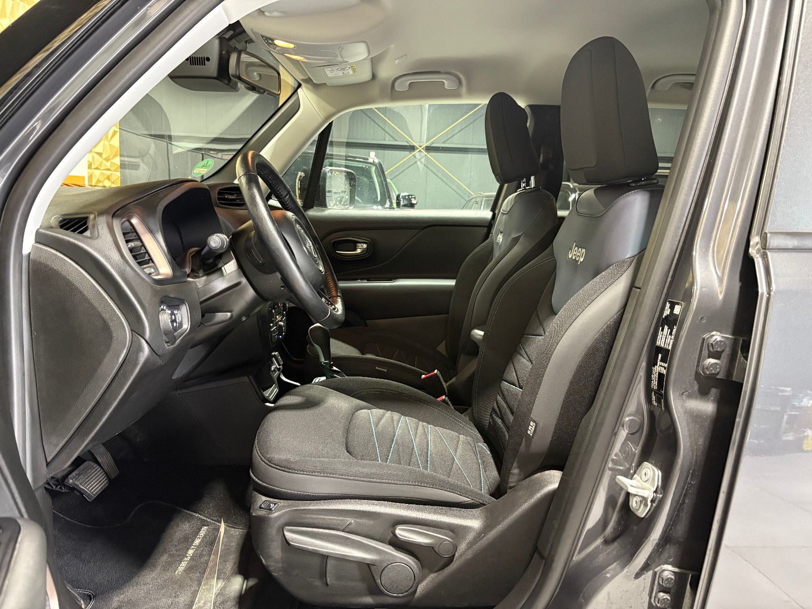 Fahrzeugabbildung Jeep Renegade Longitude Mild-Hybrid FWD/ACC/NAVI/KAM