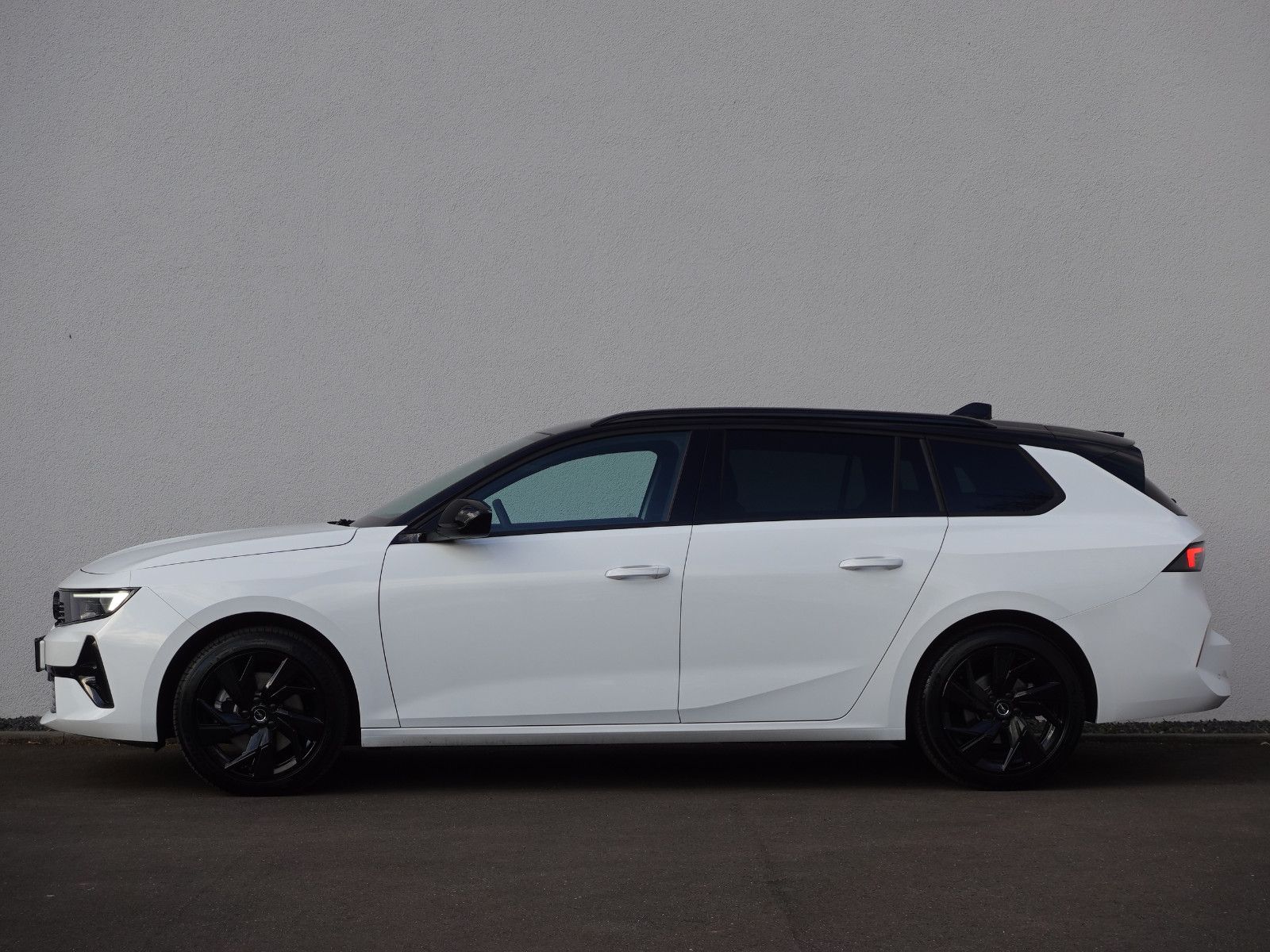 Fahrzeugabbildung Opel Astra ST Ultimate 1.2T,Navi,Pano,Kamera,Sitzhzg