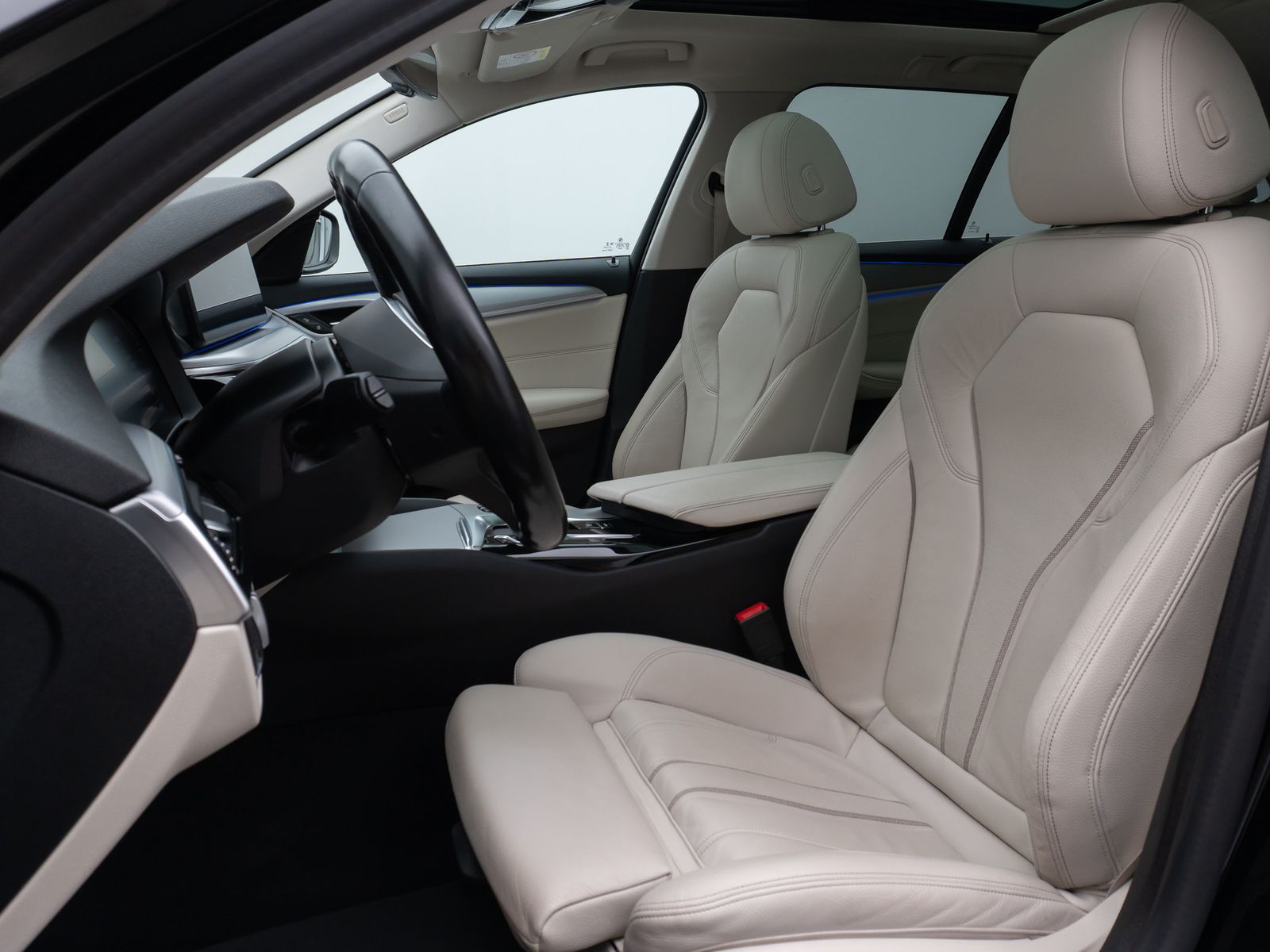 Fahrzeugabbildung BMW 530d  Panorama Kamera Laser HUD DAB HiFi Komfort