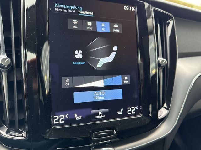 Fahrzeugabbildung Volvo XC60 2.0 PHEV R-Design Expression Recharge Plug-