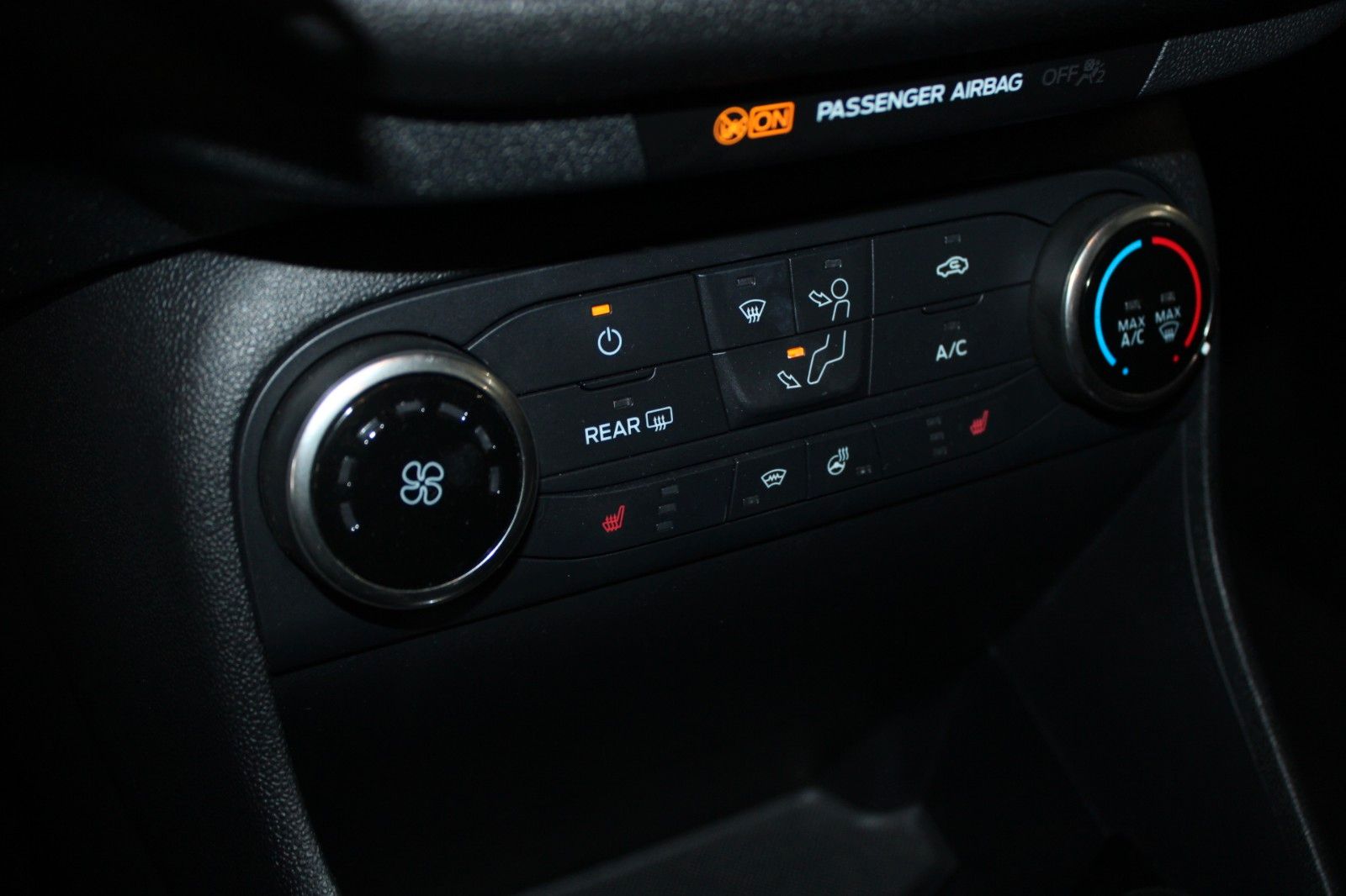 Fahrzeugabbildung Ford Fiesta 1,5 TDCi Cool & Connect 5-trg NAVI LED