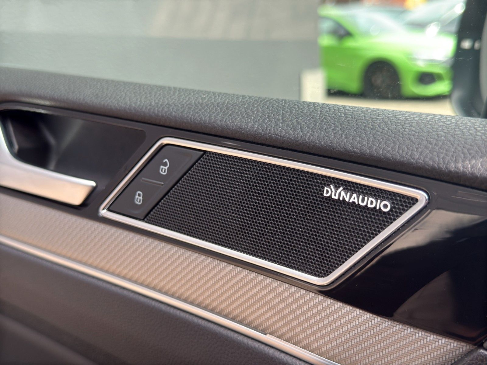 Fahrzeugabbildung Volkswagen Passat Variant *R-Line*Pano*DYNAUDIO*Virt.Cock*