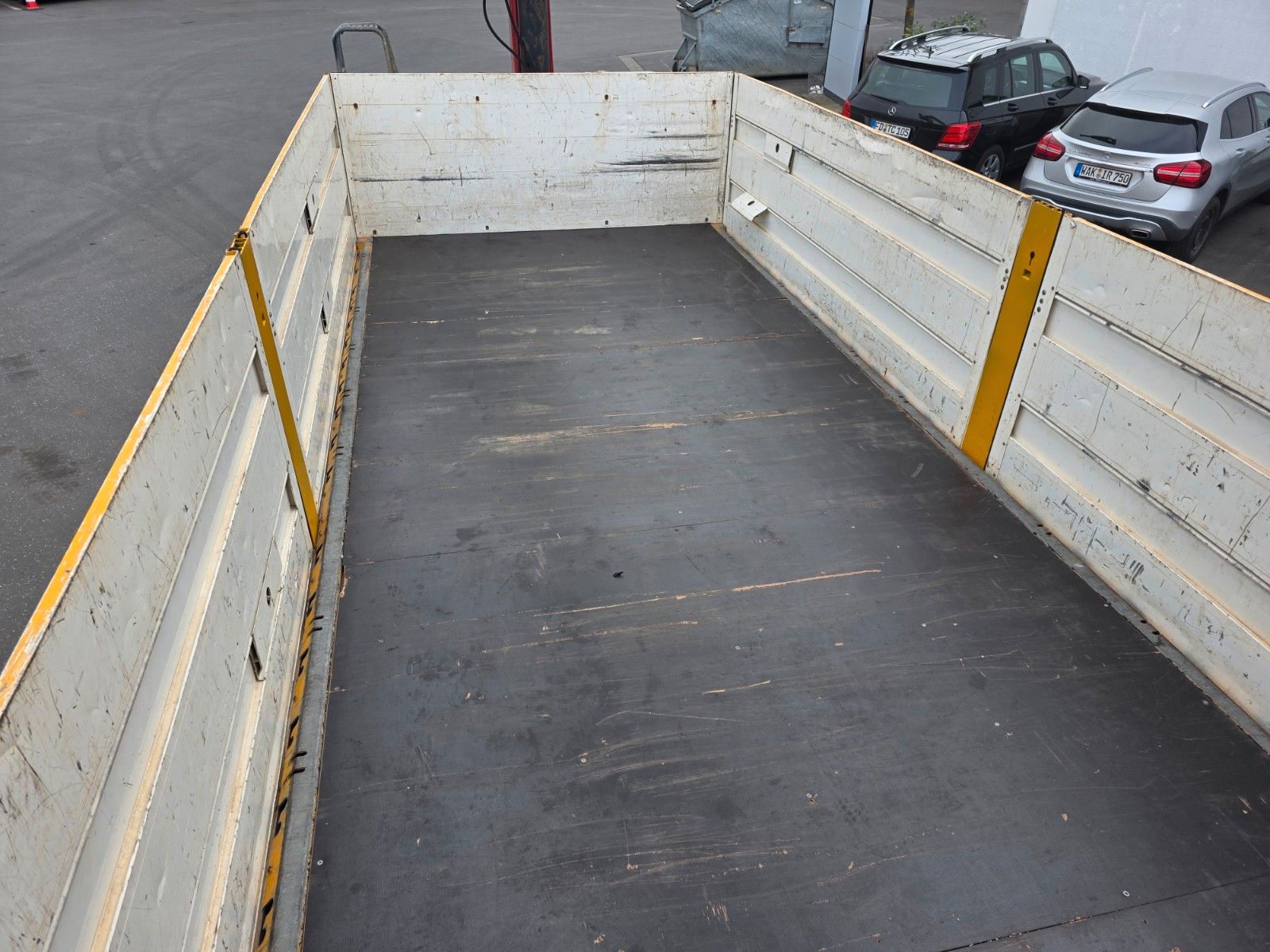 Fahrzeugabbildung Mercedes-Benz Arocs 2545 L 6x2 HMF 2110L Zange Retarder