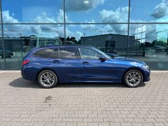 Fahrzeugabbildung BMW 320d SportLine Autom. LED AHK Navi HUD Pano 17"