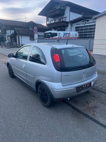 Opel Corsa C Edition 59Kw 80PS Klima Tüv bis 1/27