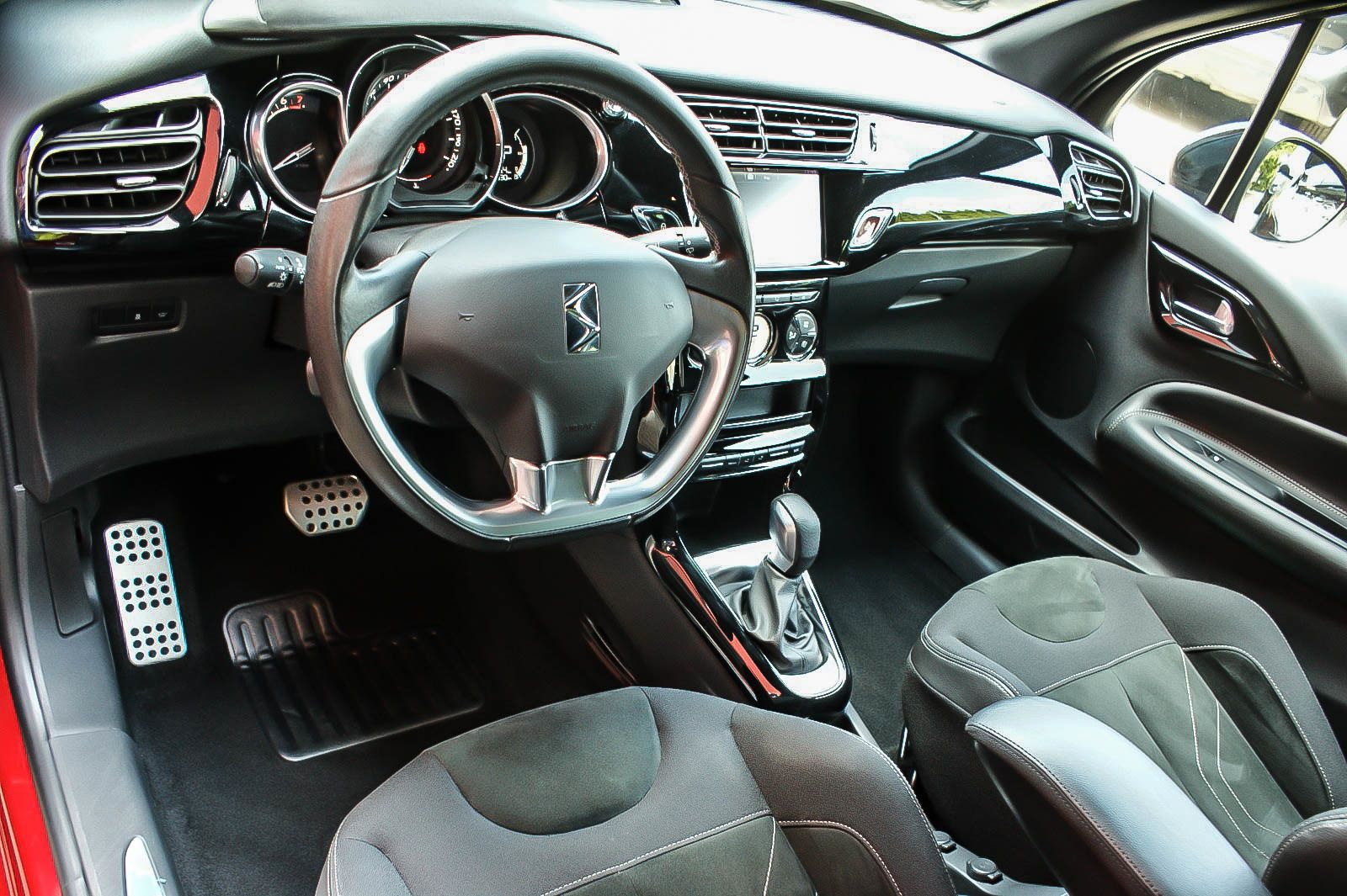 Fahrzeugabbildung Andere DS 3 SportChic Automatik LED VISION STYLE-PAKET